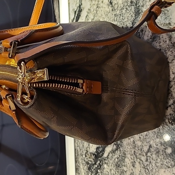 Michael Kors Authentic Florence Bag & matching Wallet (like new) - Picture 6 of 15